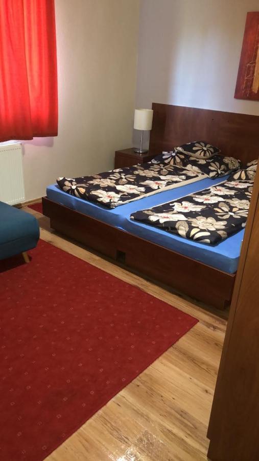 Bed and Breakfast Staff House Ньиредьхаза Экстерьер фото