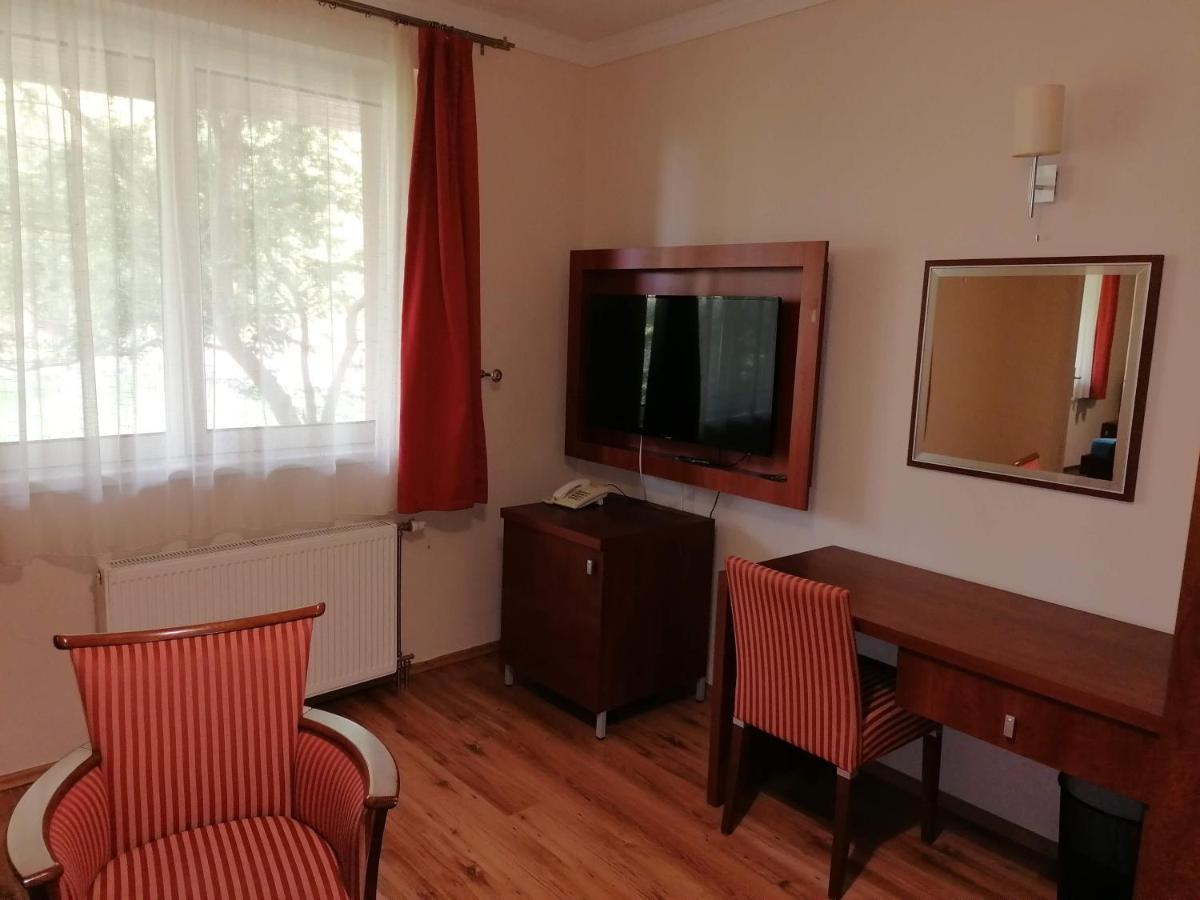 Bed and Breakfast Staff House Ньиредьхаза Экстерьер фото