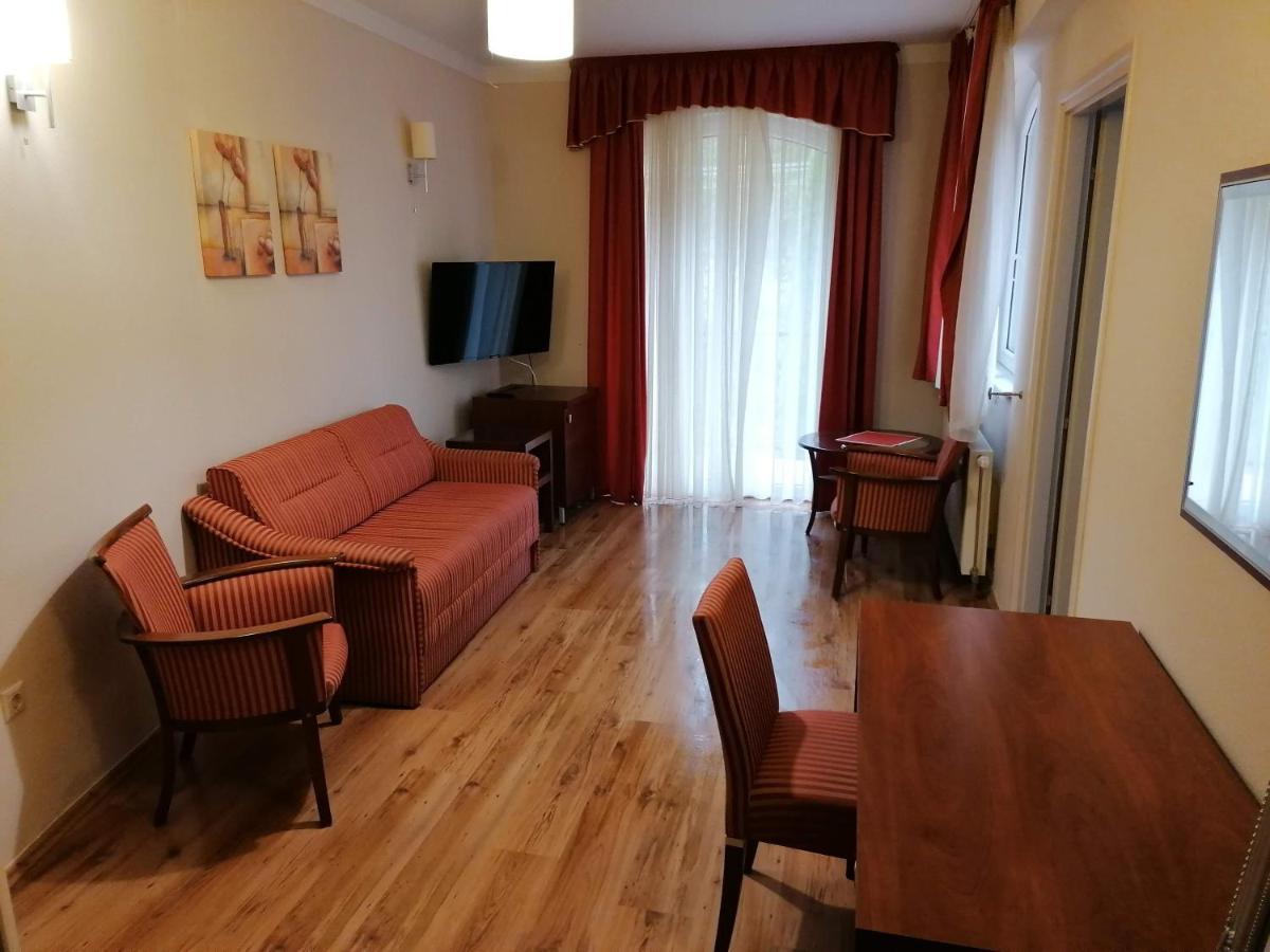 Bed and Breakfast Staff House Ньиредьхаза Экстерьер фото
