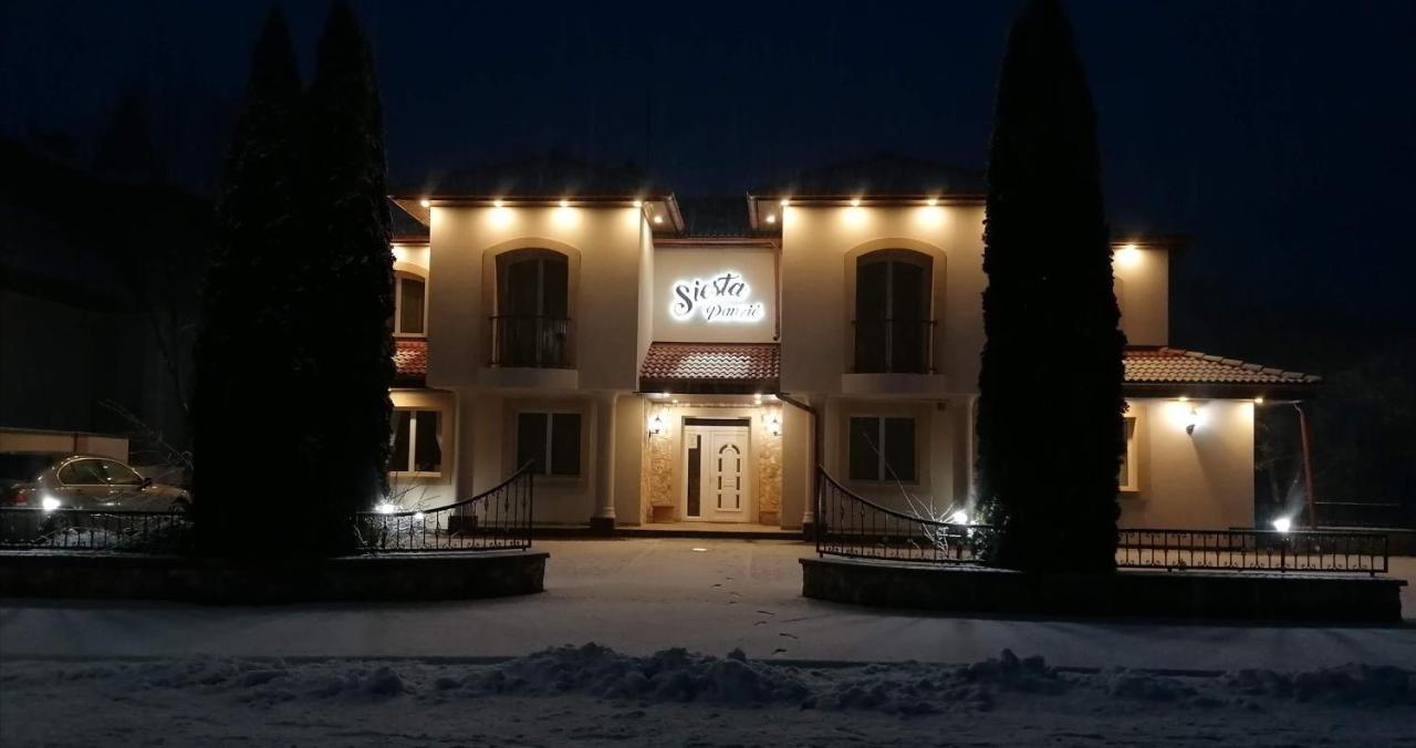 Bed and Breakfast Staff House Ньиредьхаза Экстерьер фото