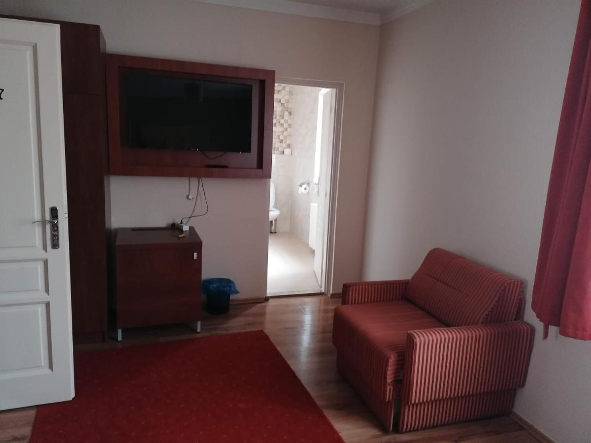 Bed and Breakfast Staff House Ньиредьхаза Экстерьер фото